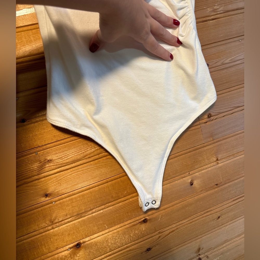 NWOT Abercrombie White Crossover Bodysuit - Picture 6 of 11